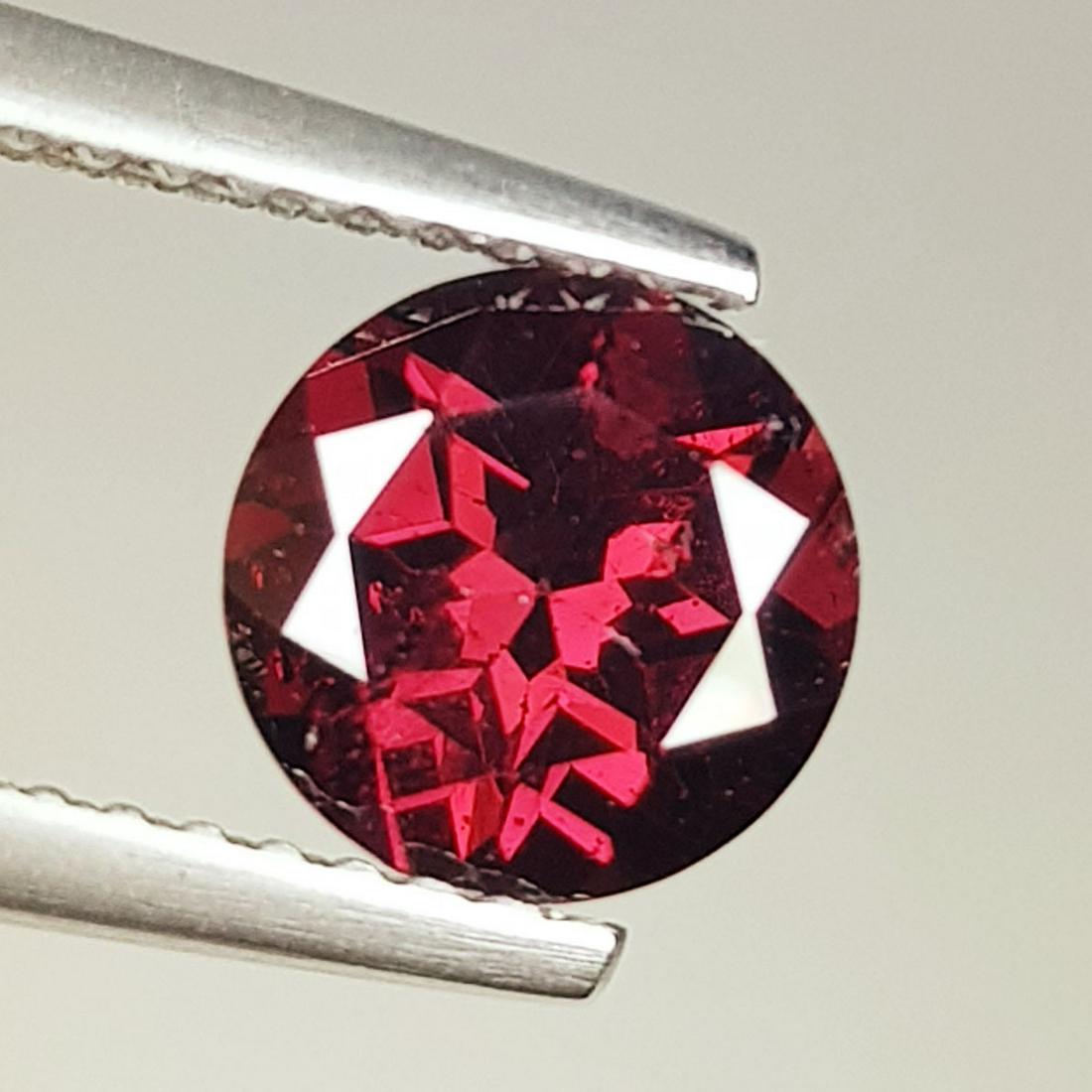 Natural Rhodolite Garnet Round Cut 1.66 ct: Title: Natural Rhodolite Garnet Round Cut 1.66 ct Color/Clarity: VVS - VS Gemstones: Loosegemstone Carat Weights: 1.66 Size/Dimensions: 7.00 x 7.00 x 4.40 Additional Information: Round - Burma Shippin