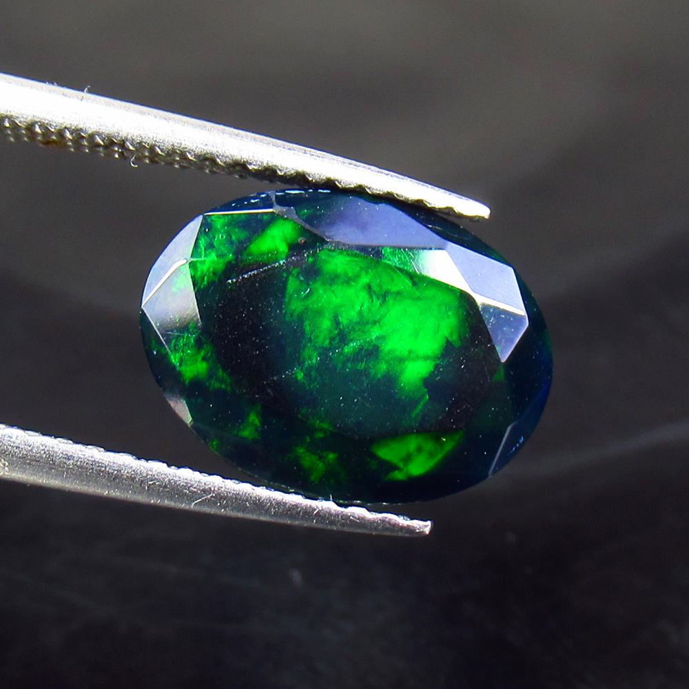 1.59 Ctw Natural Ethiopian Black Fire Opal Oval Cut: Title: 1.59 Ctw Natural Ethiopian Black Fire Opal Oval Cut Stone Clarity: Translucent Gemstone: Black Opal Carat Weight: 1.59 Size/Dimensions: 11.60 x 8.70 x 4.40 mm Additional Information: Excellent 