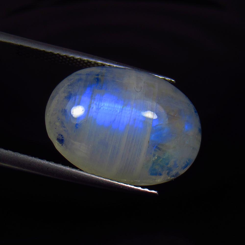 13.10 Ctw Natural Blue Moonstone Oval Cab: Title: 13.10 Ctw Natural Blue Moonstone Oval Cab Stone Clarity: Translucent Gemstone: Moonstone Carat Weight: 13.1 Size/Dimensions: 19.00 x 14.00 x 6.60 mm Additional Information: Excellent Oval Caboc