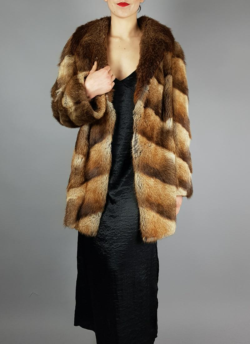 BROWN MUSKRAT FUR JACKET: Title: BROWN MUSKRAT FUR JACKET Dimensions: Size M: Length: 80cm/31.5in -Shoulders width:42cm/16.54in -Sleeve Length:58cm/22.83in -Chest size ( pit to pit x2 ):110cm/43.31in - Closed Hem:60cm/23.62in.