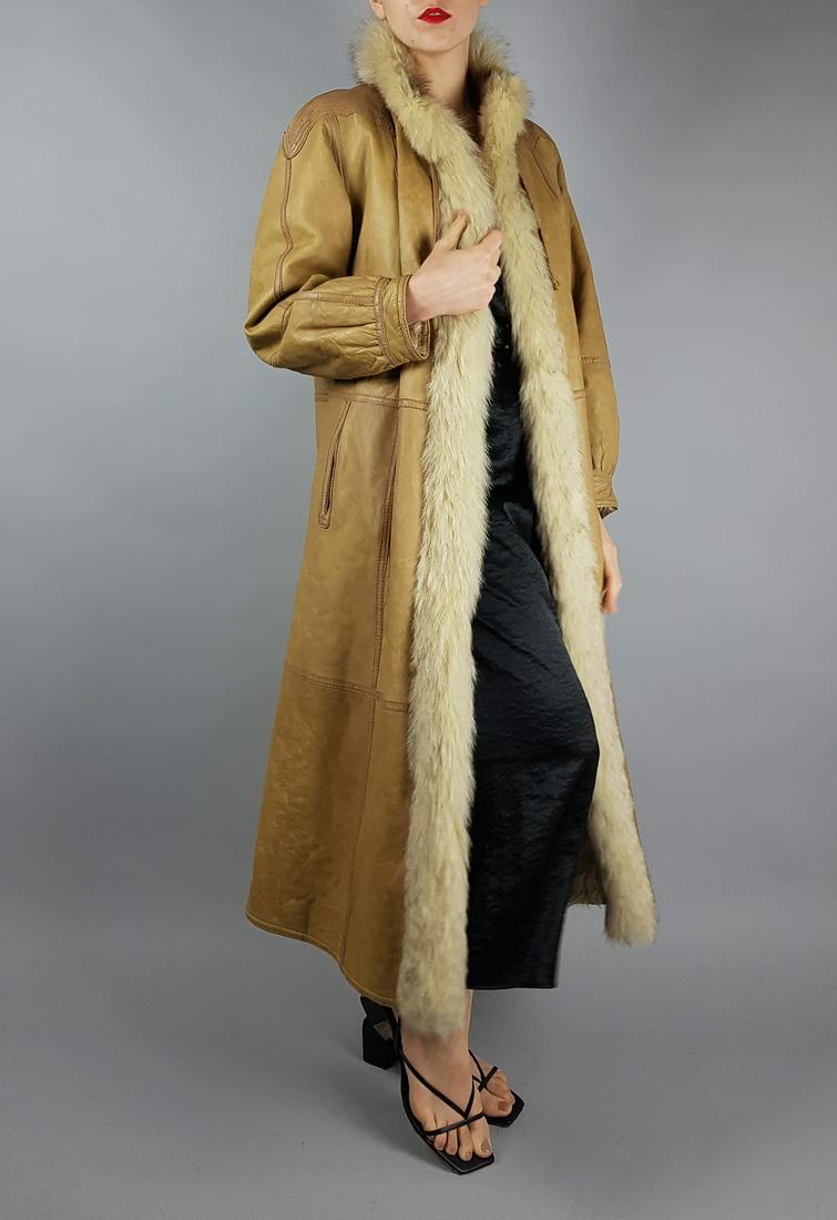 CREAM FOX FUR COLLAR, LAMB FUR INLINER: Title: CREAM FOX FUR COLLAR, LAMB FUR INLINER Dimensions: Size L: Length: 122cm/48.03in -Shoulders width:43cm/16.93in -Sleeve Length:56cm/22.05in -Chest size ( pit to pit x2 ):115cm/45.28in - Closed H