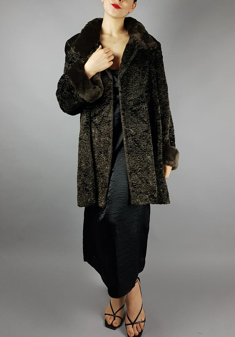 DARK GREEN FAUX FUR JACKET: Title: DARK GREEN FAUX FUR JACKET Dimensions: Size L: Length: 90cm/35.43in -Shoulders width:45cm/17.72in -Sleeve Length:58cm/22.83in -Chest size ( pit to pit x2 ):120cm/47.24in - Closed Hem:90cm/35.43