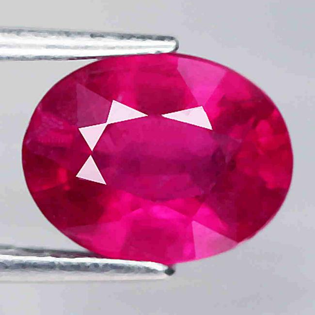 1,55 cts Natural Oval Pink Red Ruby (1 of 3)