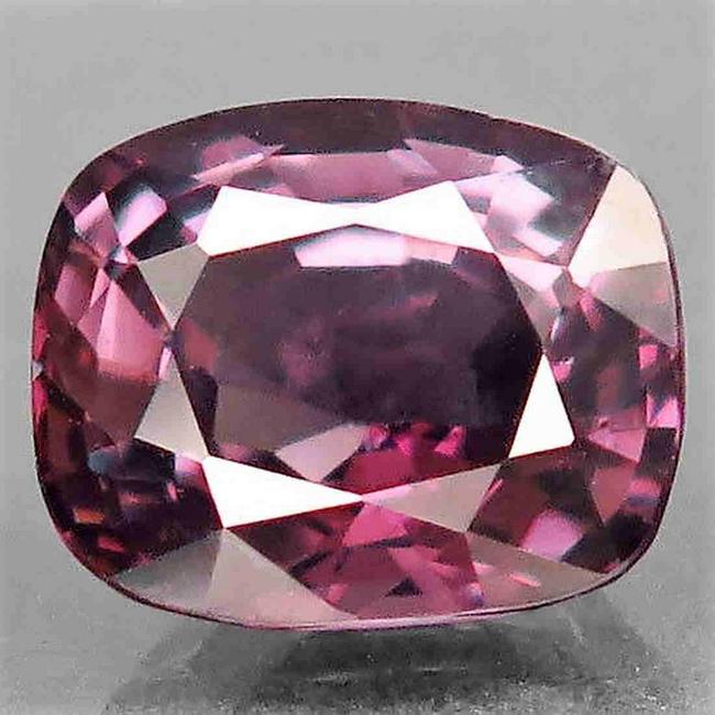 Natural Pink Purple Spinel 2,90 ct: Title: Natural Pink Purple Spinel 2,90 ct Color/Clarity: pink purple vvs Carat Weights: 2,90 ct Size/Dimensions: 9x7,4x5,5 Origin: burma Reserve: $160.00 Shipping: Domestic: Flat-rate of $12.00 to an