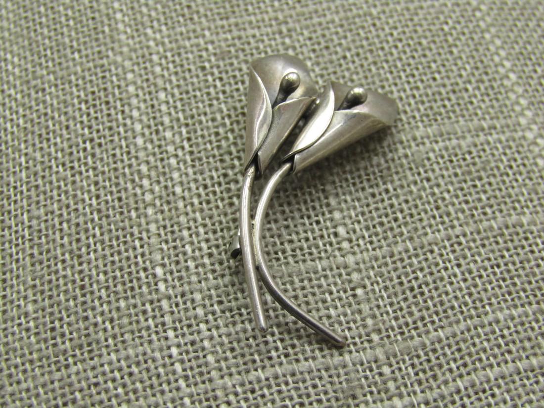 Vintage Stuart Nye Sterling Calla Lillies Brooch, 1.25": Vintage Stuart Nye Sterling Calla Lillies Brooch, 1.25" by 3.4". Two calla lilies with stems. Signed Nye. Marked sterling and tested. Weight is appx. 1.99 grams. 1960's Very good condition. (INV. W. 5