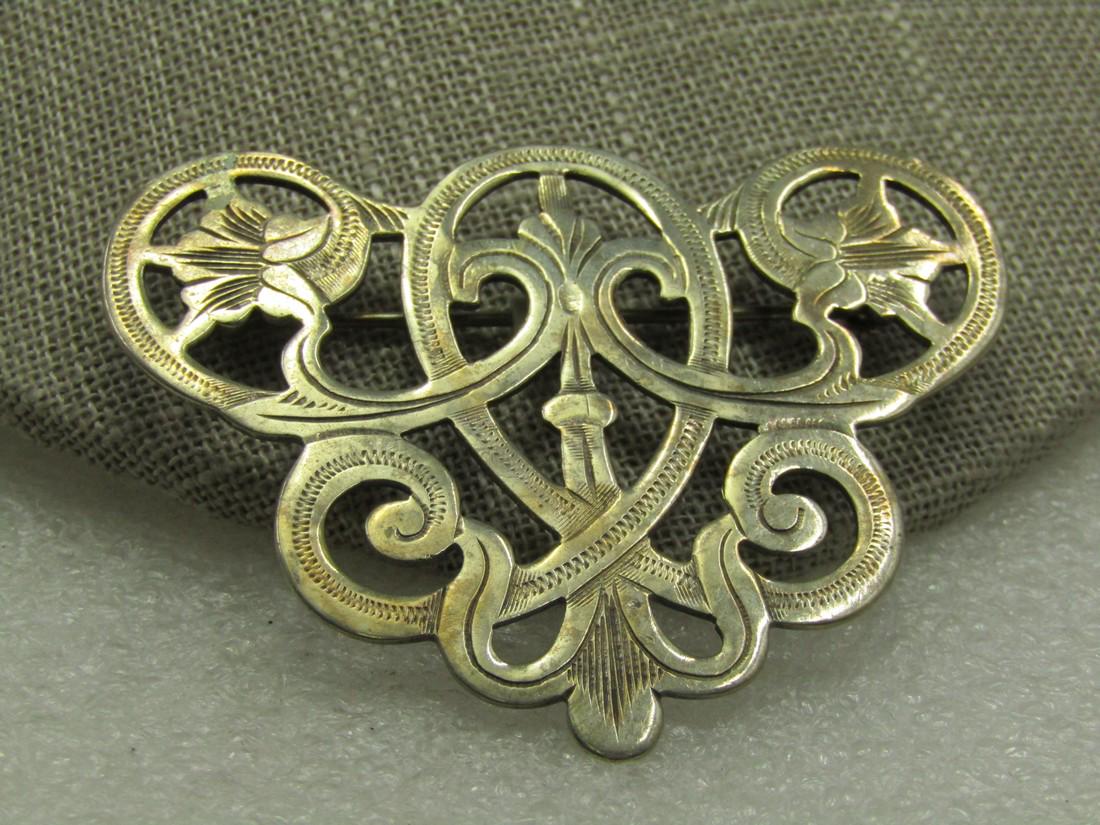 Vintage 1940's Silver Scrolled Floral Brooch, 2.25" (1 of 7)