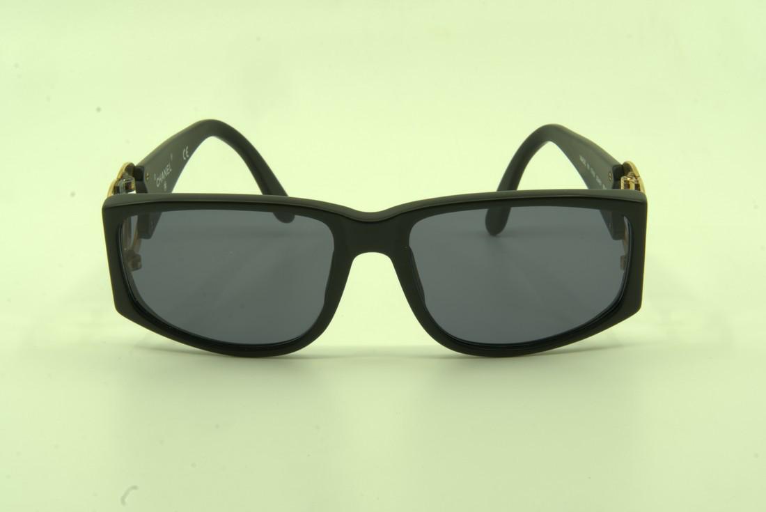 Chanel Logo Sunglasses (1 of 3)