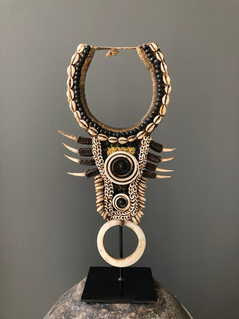 Decorative necklace in Papua style - Shells - Indonesia (1 of 10)