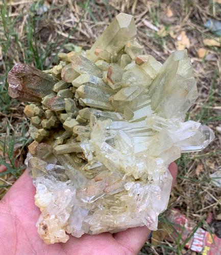 545 Gram Attractive Natural Chlorine Quartz Specimen: Title: 545 Gram Attractive Natural Chlorine Quartz Specimen From Pakistan Treatment: Natural Weight: 545 Gram Size/Dimensions: 104x92x70 mm Origin: Pakistan Reserve: $70.00 Shipping: Domestic: Flat-ra