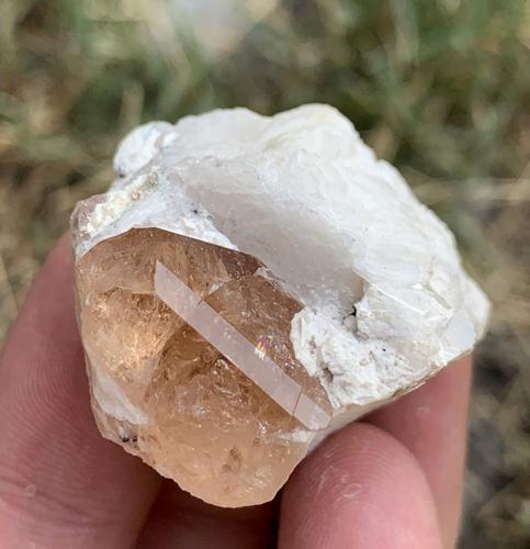 28 Gram Beautiful Natural Topaz Specimen: Title: 28 Gram Beautiful Natural Topaz Specimen Weight: 28 Gram Size/Dimensions: 32x26x23 mm Origin: Pakistan Reserve: $20.00 Shipping: Domestic: Flat-rate of $15.00 to anywhere within the contiguous 