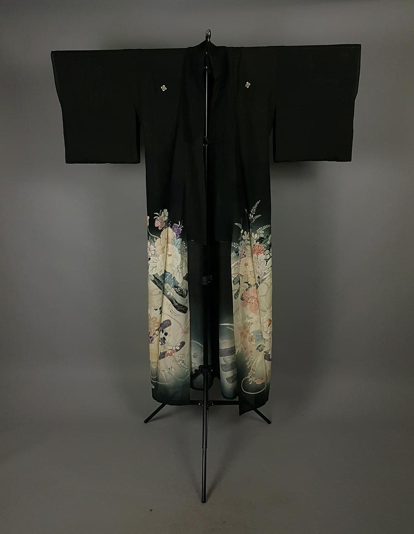 BLACK FLORAL SILK KIMONO (1 of 7)