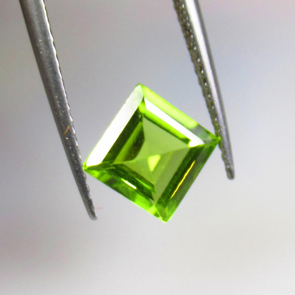 1.70 Ct Natural Pakistan Peridot Square Cut: No Reserve! Title: 1.70 Ct Natural Pakistan Peridot Square Cut Stone Clarity: VVS Gemstone: Natural Peridot Carat Weight: 1.7 Size/Dimension: 7.00 x 7.00 x 3.90 mm Additional Information: Top Class Fu