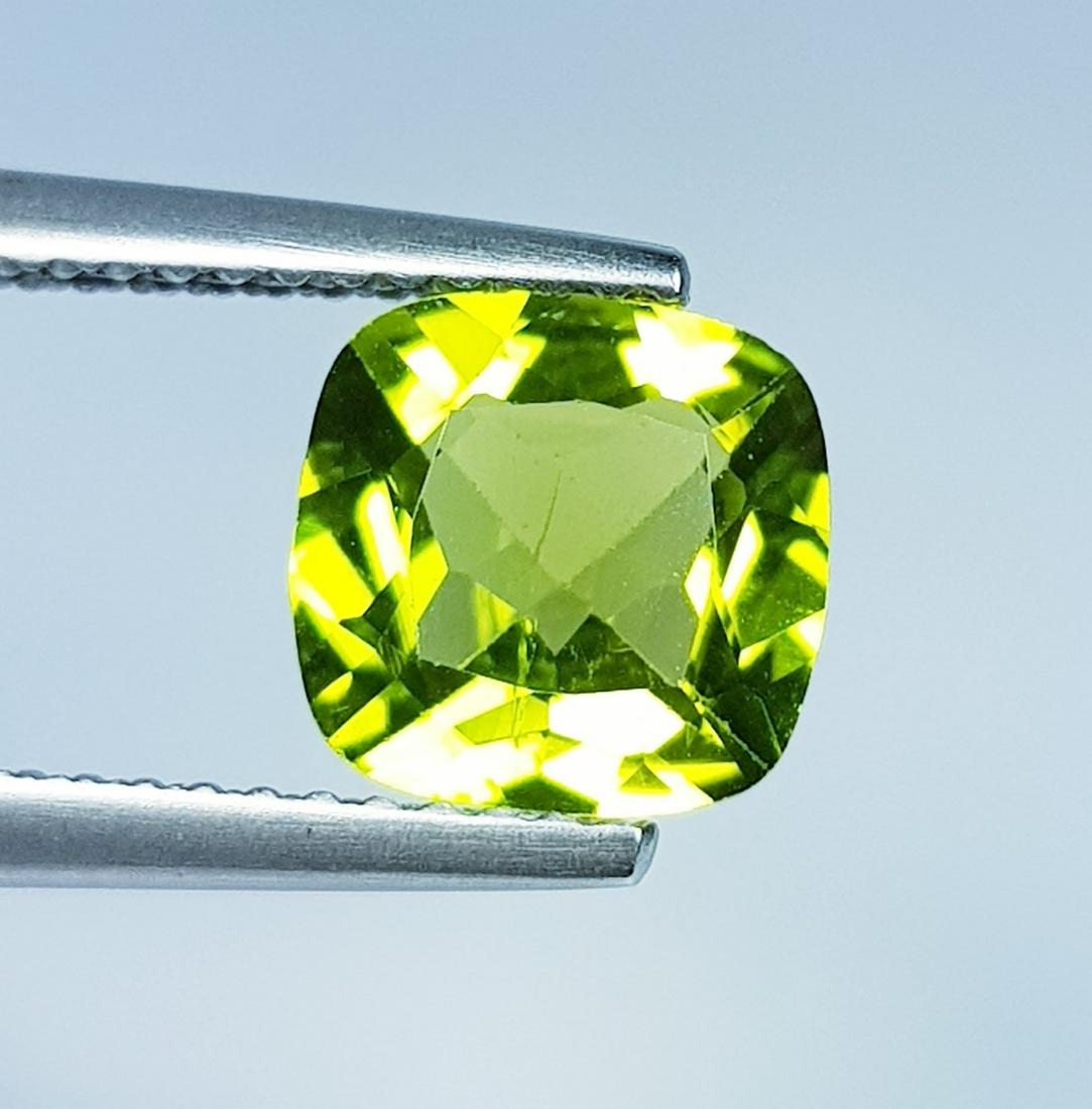 Natural Peridot Cushion Cut 1.89 ct (1 of 4)