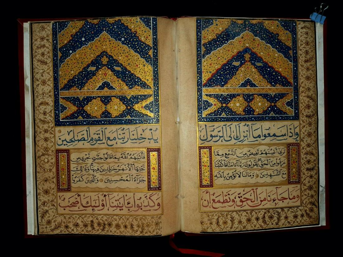Antique handwritten Quran Juz manuscript in Royal (1 of 20)