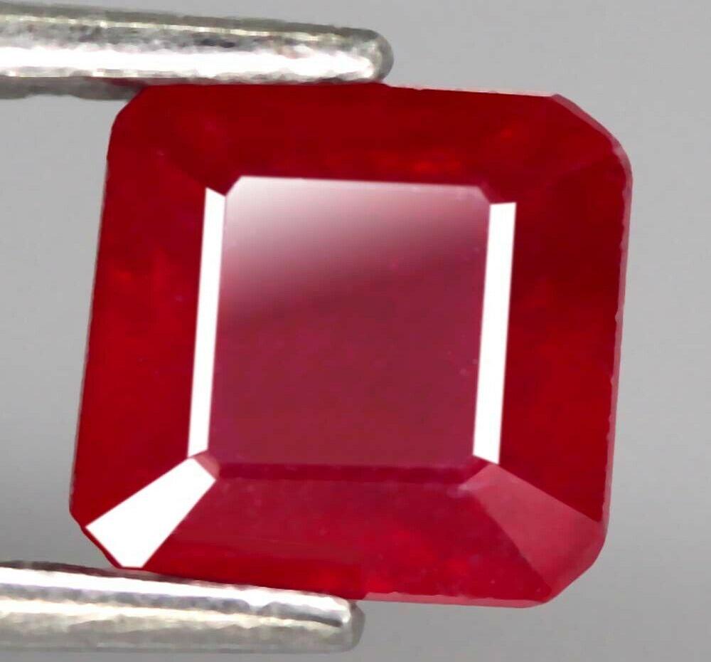3,54 cts Natural Scissor Cut Blood Red Ruby (1 of 3)