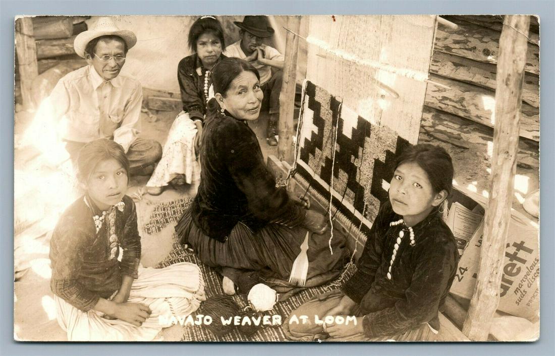 AMERICAN INDIAN NAVAJO RUG WEAVER AT LOOM ANTIQUE REAL (1 of 4)