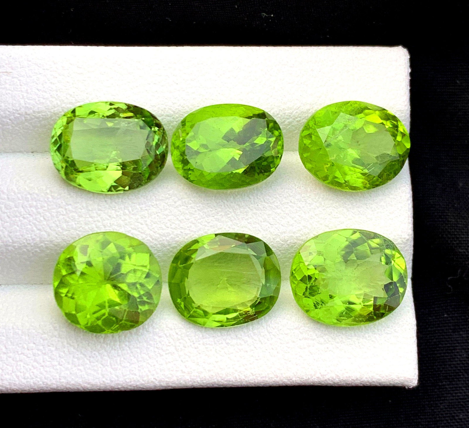 Peridot Loosegemstones ~ Set Of natural Peridots: Peridot Loosegemstones ~ Set Of natural Peridots Gemstones From Pakistan Dimensions (mm) ~11*10*5 mm Small Size : 10*10*6 mm 6 Pcs Weight (carats) ~ 21 Carats Treatment : Natural Origin : Supat Mine N