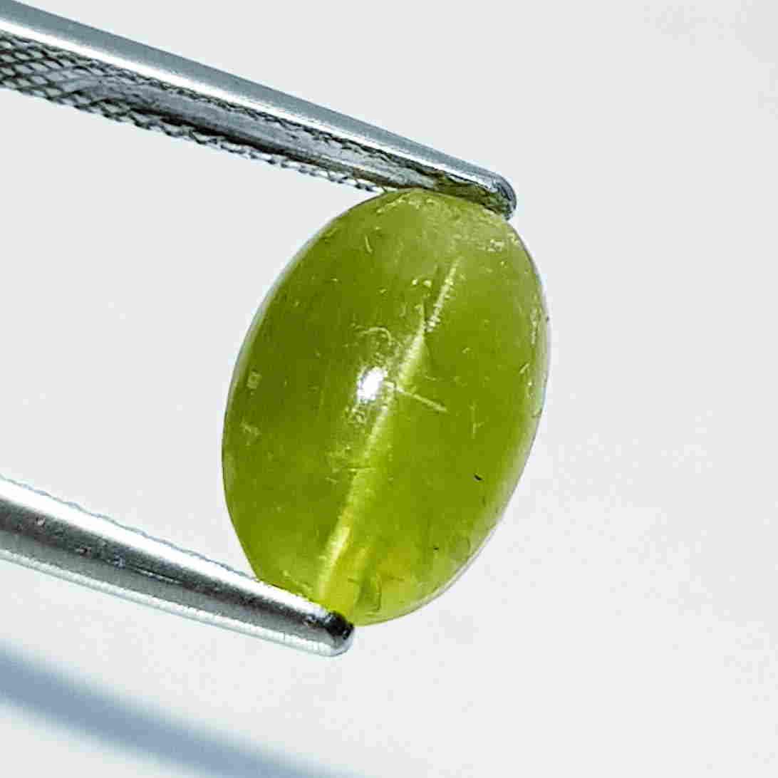 6.93 ct Natural Apatite cat's Eye: No Reserve! Title: 6.93 ct Natural Apatite cat's Eye Color/Clarity: Opaque Carat Weight: 6.93 Size/Dimensions: 12.40 x 8.20 x 7.50 Additional Information: Oval - Jharkhand Shipping: Domestic: Flat-r