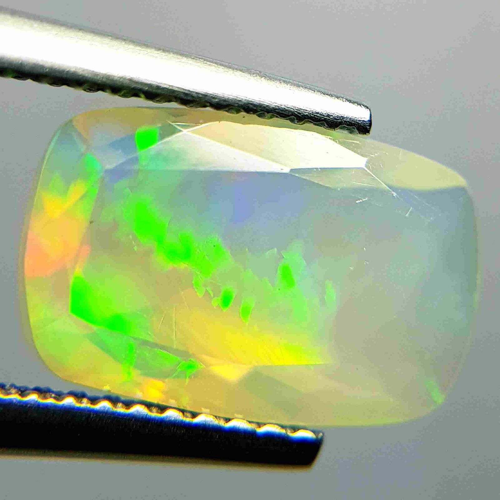 Natural Fire Opal Rectangle Cut 1.87 ct (1 of 7)