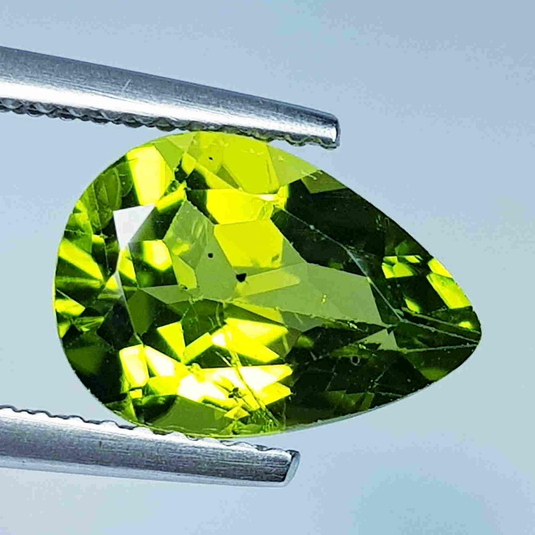Natural Peridot Pear Cut 3.14 ct: No Reserve! Title: Natural Peridot Pear Cut 3.14 ct Color/Clarity: VVS Carat Weight: 3.14 Size/Dimensions: 11.00 x 7.80 x 5.40 Additional Information: Pear - Pakistan Shipping: Domestic: Flat-rate of