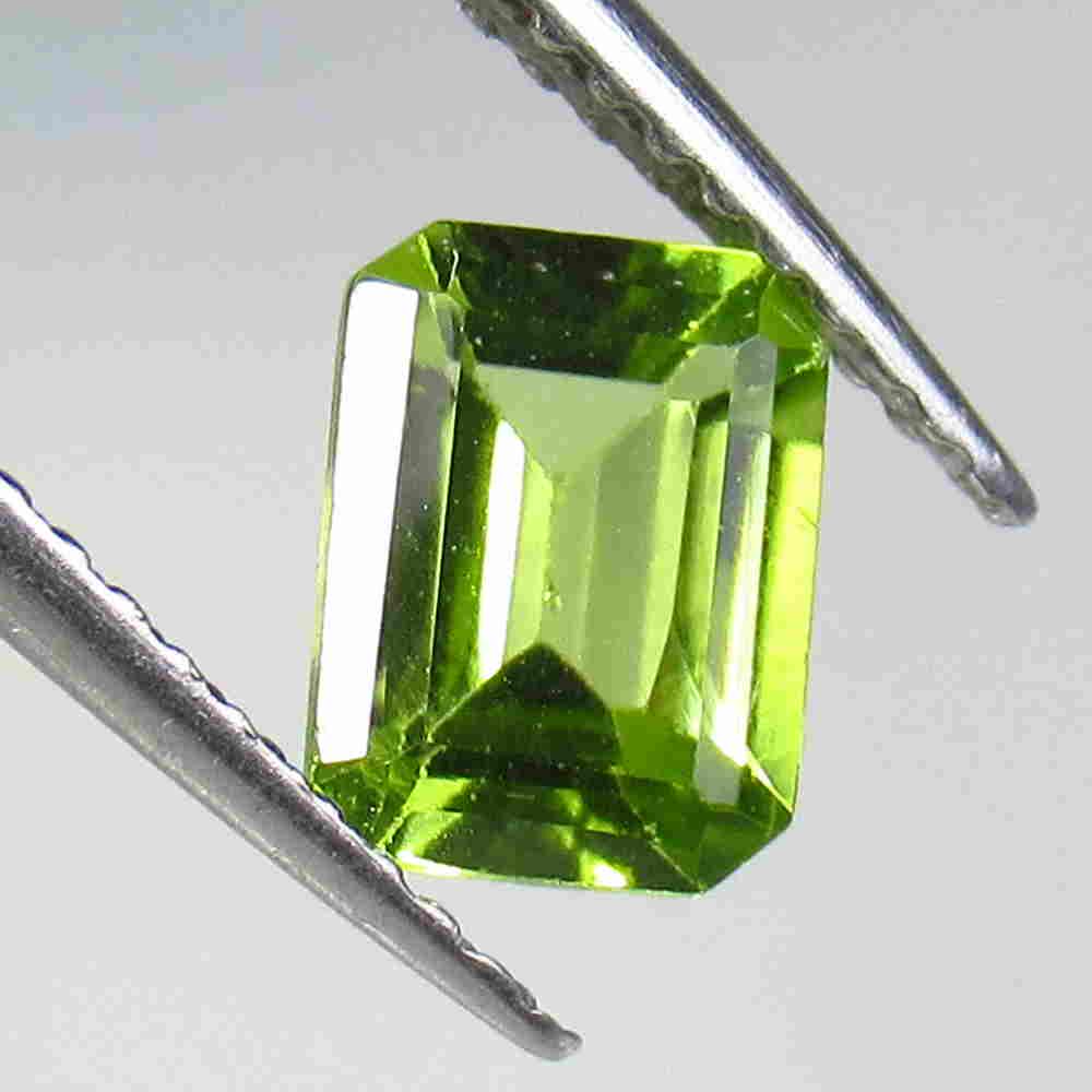 1.03 Ctw Natural Pakistan Peridot Octagon Cut: No Reserve! Title: 1.03 Ctw Natural Pakistan Peridot Octagon Cut Stone Clarity: VVS Gemstone: Peridot Carat Weight: 1.03 Size/Dimensions: 7.00 x 5.30 x 3.20 mm Additional Information: Top Class Luster