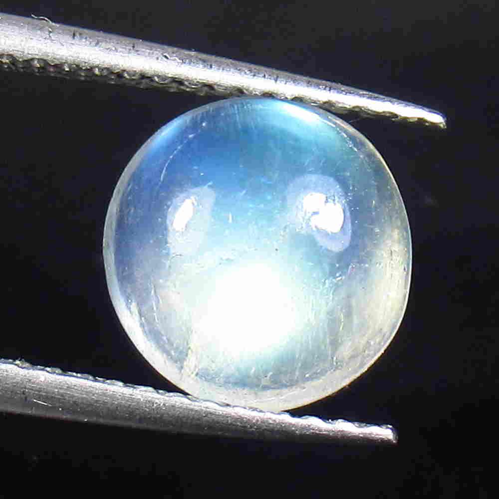 2.40 Ctw Natural Blue Moonstone Round Cab: No Reserve! Title: 2.40 Ctw Natural Blue Moonstone Round Cab Stone Clarity: Translucent Gemstone: Moonstone Carat Weight: 2.4 Size/Dimensions: 8.90 x 8.90 x 4.40 mm Additional Information: Excellent R