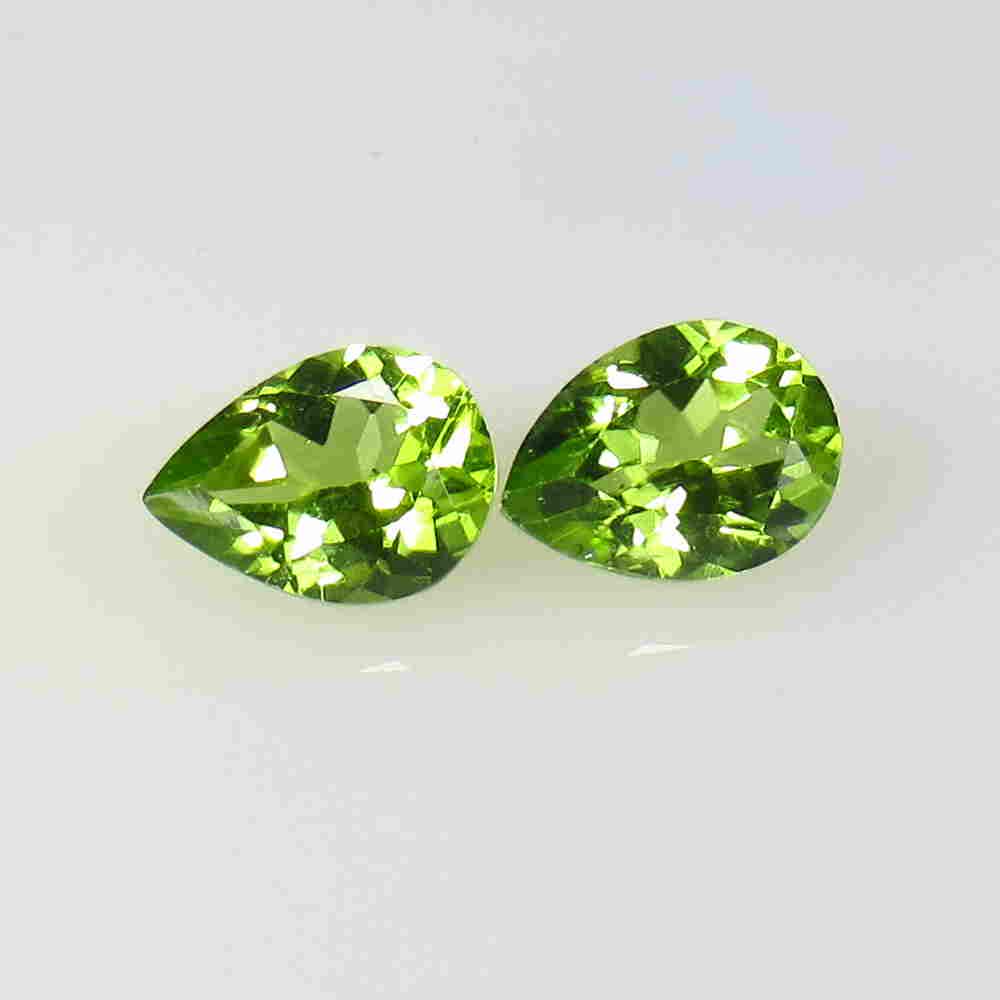 2.30 Ctw Natural Pakistan Peridot Pear Pair: No Reserve! Title: 2.30 Ctw Natural Pakistan Peridot Pear Pair Stone Clarity: VVS Gemstone: Peridot Carat Weight: 2.30 Size/Dimensions: 8.00 x 5.90 x 3.90 mm / 2 PC's Additional Information: Top Class