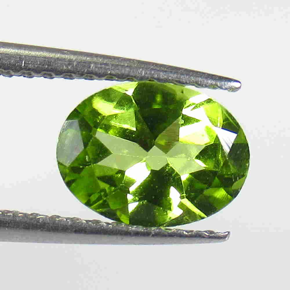 1.16 Ctw Natural Pakistan Peridot Oval Cut: No Reserve! Title: 1.16 Ctw Natural Pakistan Peridot Oval Cut Stone Clarity: VVS Gemstone: Peridot Carat Weight: 1.16 Size/Dimensions: 8.00 x 6.00 x 3.50 mm Additional Information: Top Class Luster / 