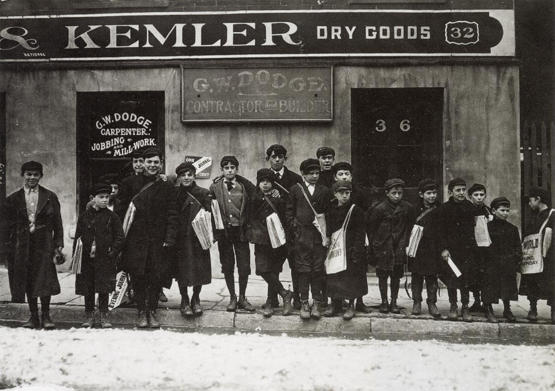 LEWIS HINE - Newsboys Returning Sunday Papers, 1909 (1 of 1)