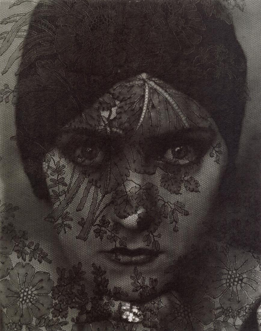 EDWARD STEICHEN - Gloria Swanson, New York, 1924 (1 of 1)