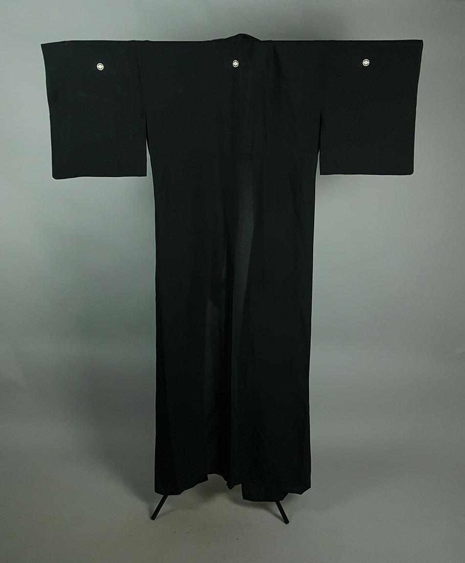 BLACK SILK KIMONO (1 of 6)