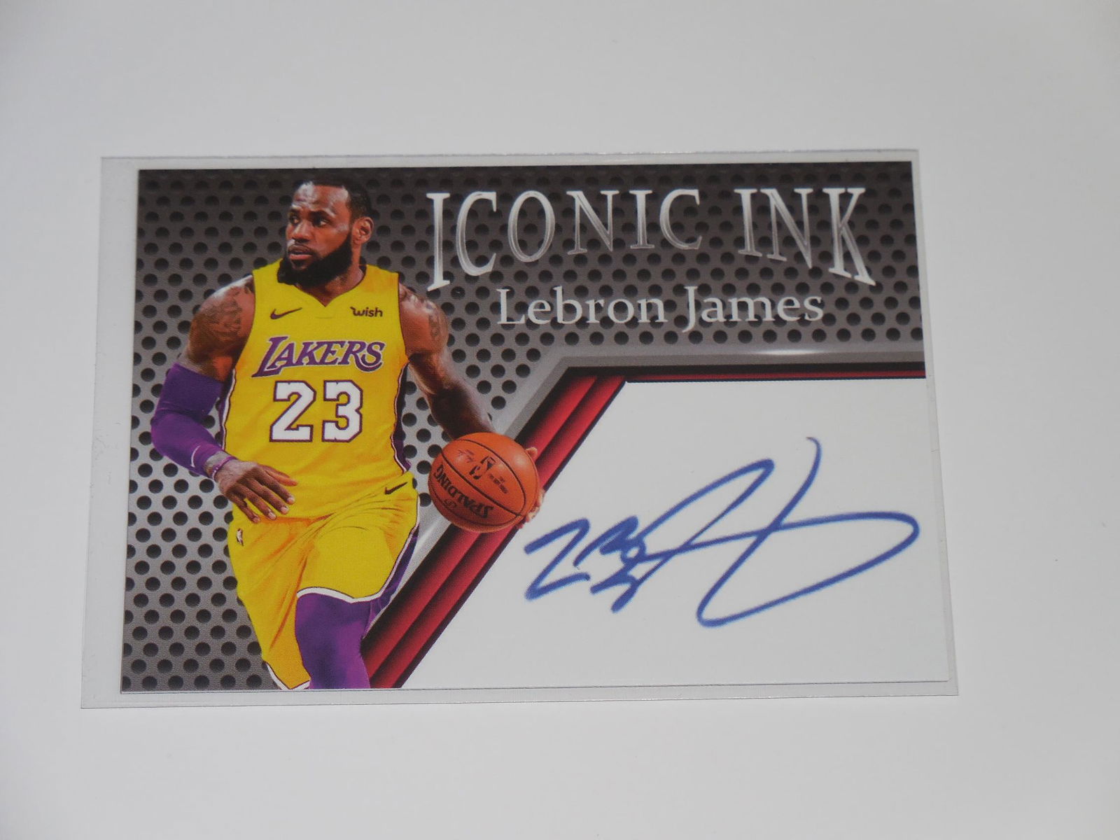 ACEO LEBRON JAMES ICONIC INK FACSMILE AUTOGRAPH (1 of 2)