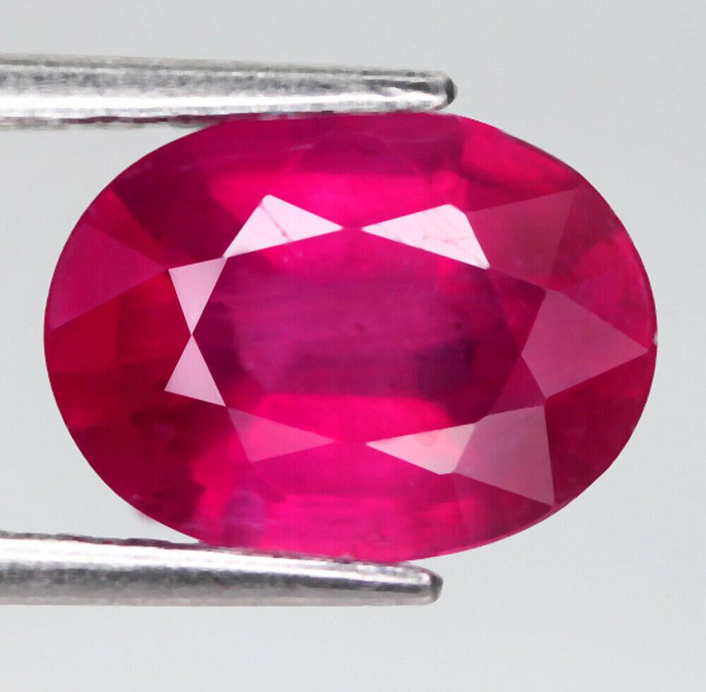 1,35 cts Natural Oval Red Ruby (1 of 1)