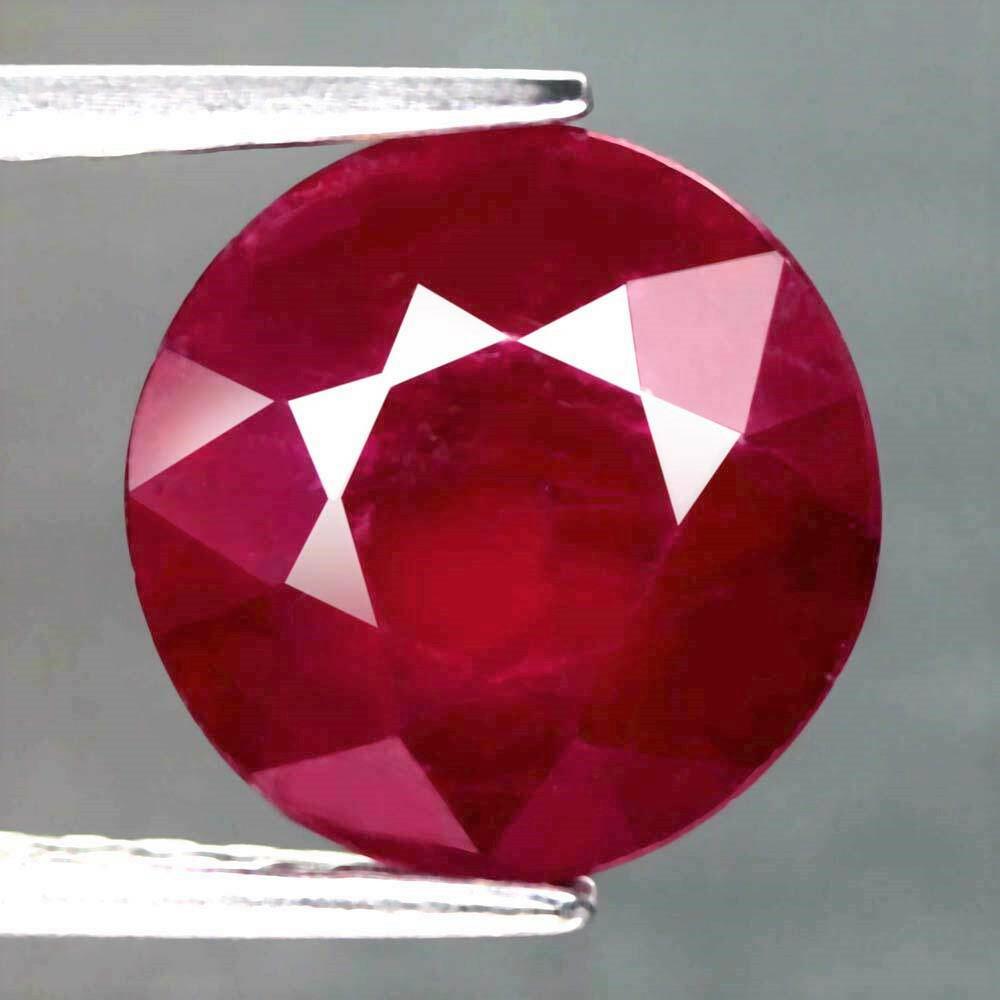 2,77 cts Natural Round Blood Red Ruby (1 of 2)