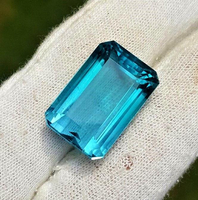 42.5 Carats Rare Paraiba Fluorite Flawless (1 of 6)