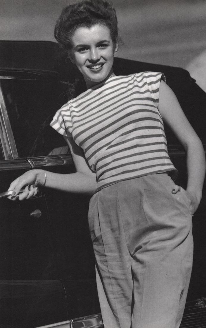 ANDRE DE DIENES - Marilyn Monroe (Norma Jean) portrait: Artist: ANDRE DE DIENES Print Title: Marilyn Monroe (Norma Jean) portrait Medium: Photo-lithograph Printed 1980’s in the USA Image size (inches) approx. 11 x 7.5” Andre De Dienes Dienes was a prof