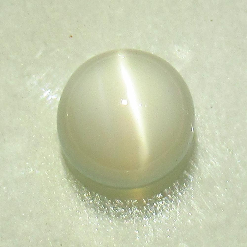 3.81 Ct Natural Moonstone Round Cab: No Reserve! Title: 3.81 Ct Natural Moonstone Round Cab Stone Clarity: Semi-Transparent Gemstones: Natural Moonstone Carat Weights: 3.91 Size/Dimensions: 9.10 x 9.10 x 6.20 mm Additional Information: N