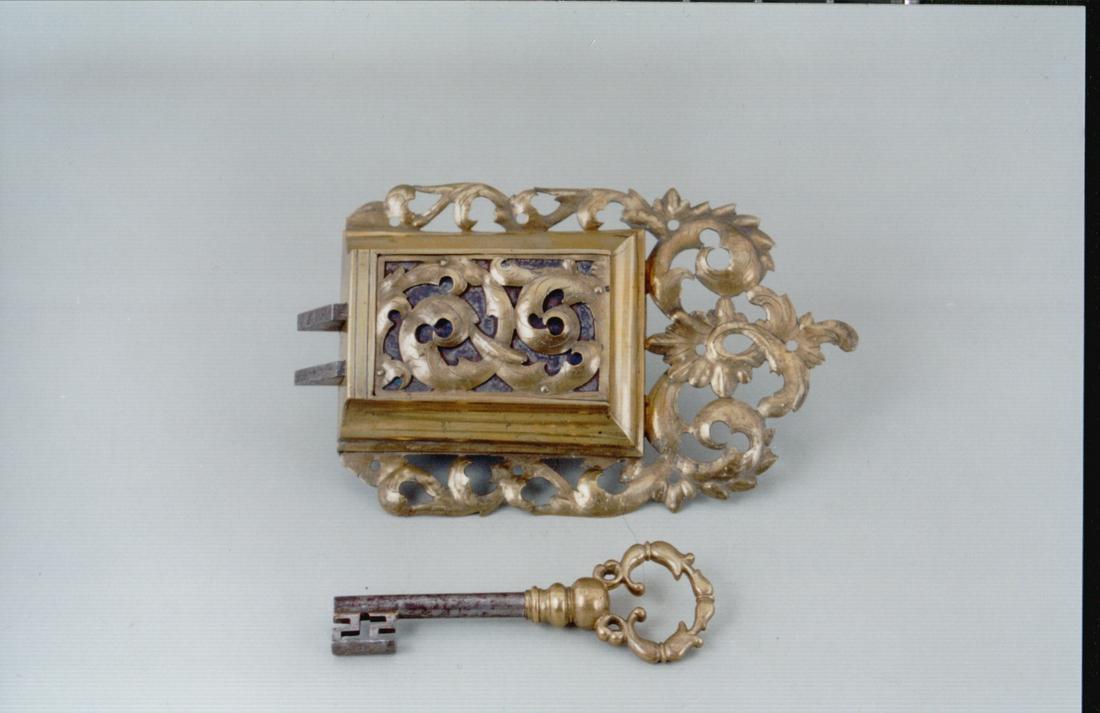 German pierced engraved and reposed lock with original: A fine German pierced engraved and reposed lock with original key - c. 1700. Size: 8" H x 4 3/4" W - Condition: excellent Shipping: Domestic: Flat-rate of $20.00 to anywhere within the contiguous U.S.