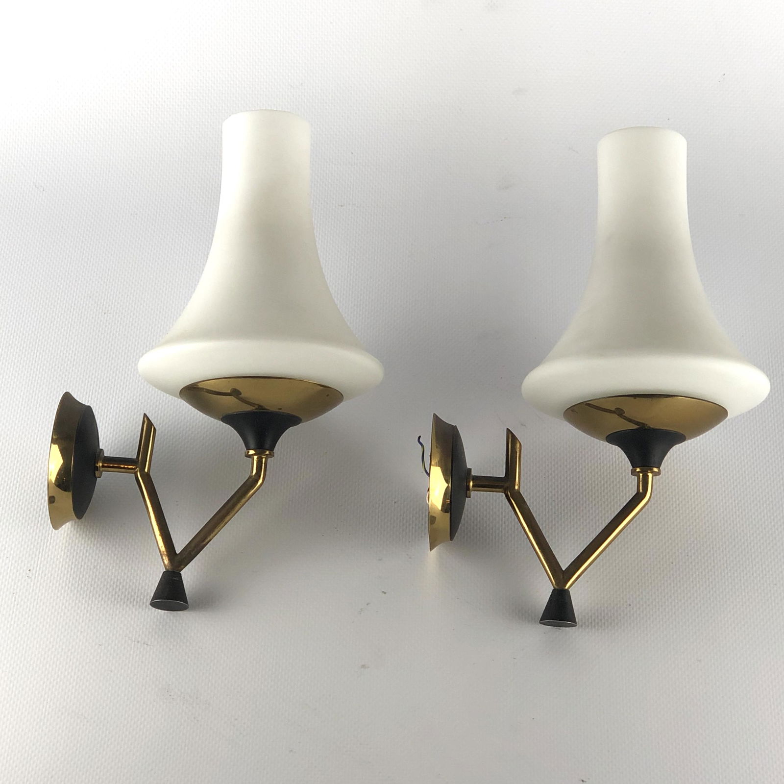 Set of two vintage Italian brass and opaline sconces in (1 of 8)