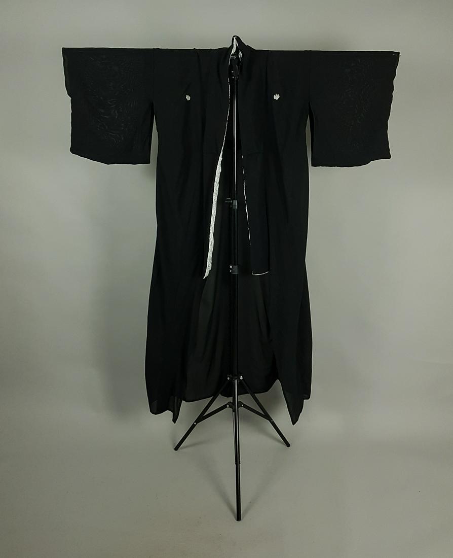 BLACK SILK KIMONO (1 of 5)