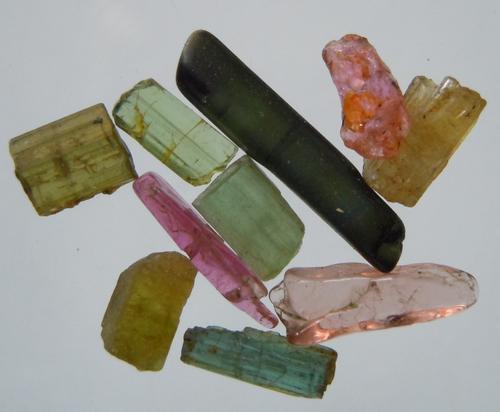 4.3 CT SET OF 9 TOURMALINE CRYSTAL - UNTREATED (1 of 5)