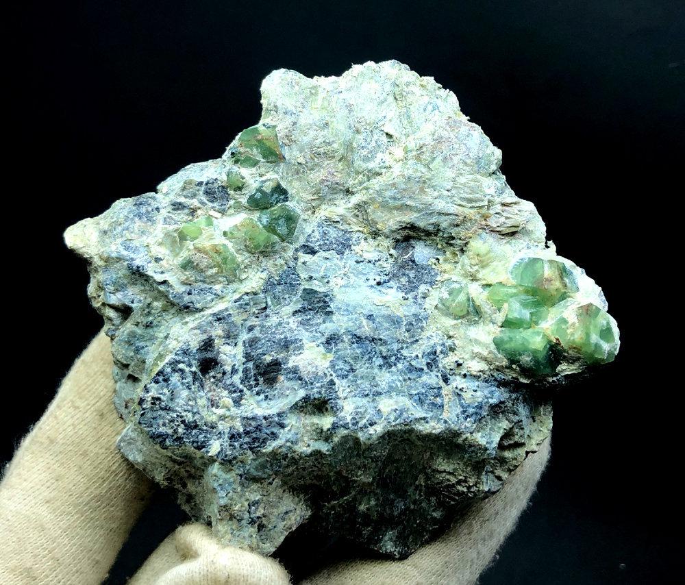 Garnet Crystal , Terminated And Undamaged Green Color (1 of 5)