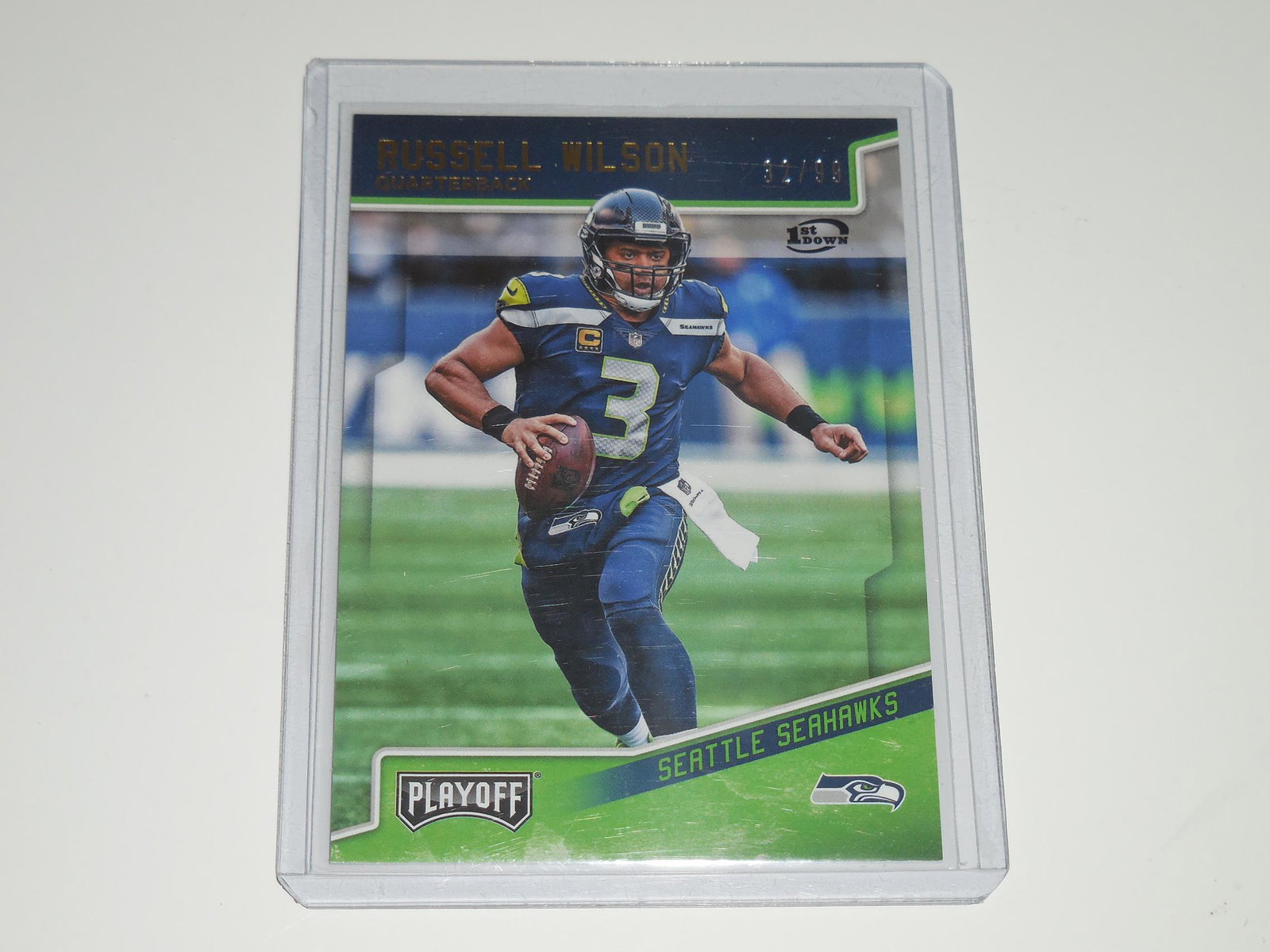 2018 PLAYOFF RUSSELL WILSON 1ST DOWN #'D 32/99: Title: 2018 PLAYOFF RUSSELL WILSON 1ST DOWN #'D 32/99 Description: VERY NICE CARD. APPROXIMATELY NEAR MINT CONDITION. WILL SHIP WITH SLEEVE & TOP LOADER. Date/Period: MODERN Reserve: $5.00 Shipping: D