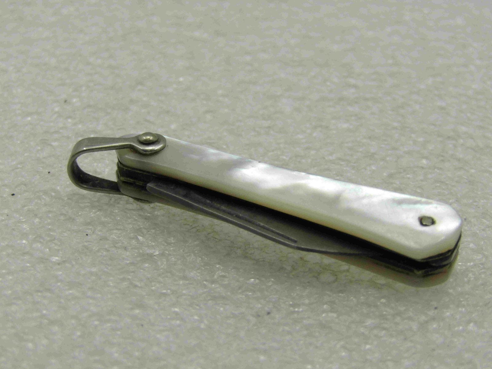 Vintage Early 1900's MOP Pocket Kniife with Bail,: Vintage Early 1900's MOP Pocket Knife with Bail, Nearly 2", The casing is mother-of-pearl and wider at the base and away from the bail. It is just short of 2" long and 1/2" at the widest point. Single