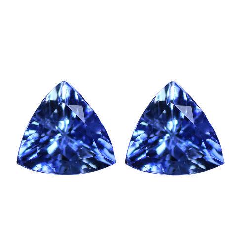Pair of Natural Tanzanites AAA 0,62tcw Trillion VS/SI: Title: Pair of Natural Tanzanites AAA 0,62tcw Trillion VS/SI Additional Information: 1 x PAIR of TANZANITE (2 Stones) - Shape: Trillion - Weight: 0.62 tct - Colour: Bluish Violet - Clarity: VS/SI - Si