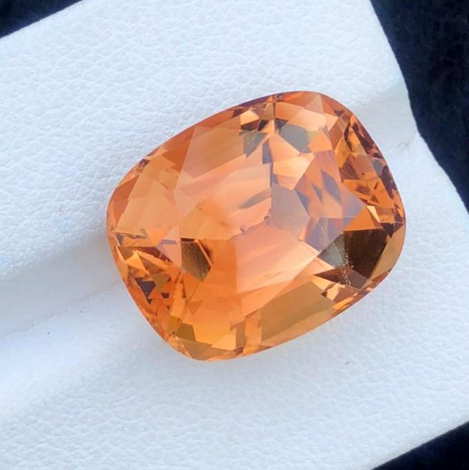 24 Carats Beautiful Topaz from Skardo Pakistan: Title: 24 Carats Beautiful Topaz from Skardo Pakistan Gemstones: Topaz Carat Weights: 24 Carats Size/Dimensions: 18x14x11 MM Additional Information: Heated Reserve: $120.00 Shipping: Domestic: Flat-r