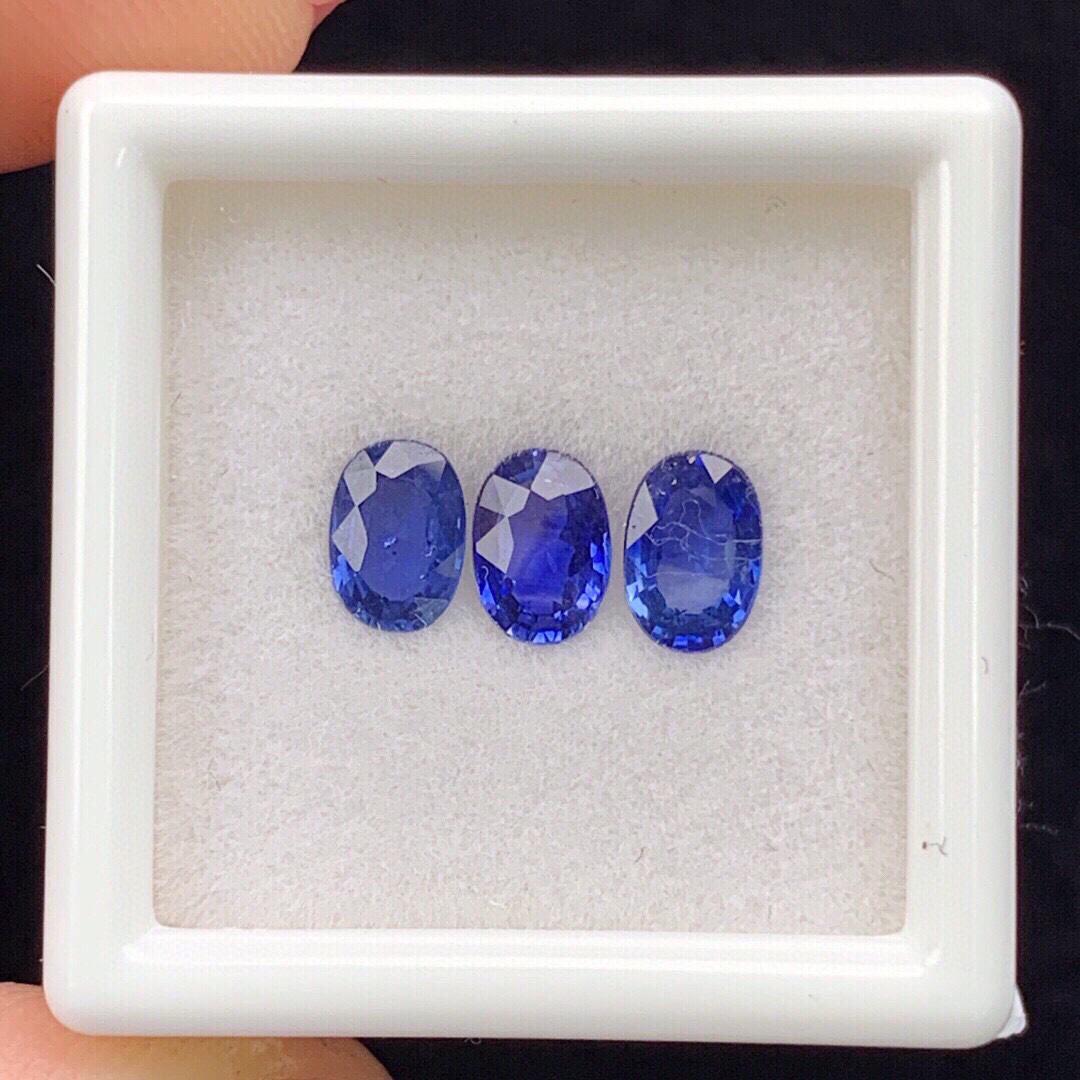 Natural Oval Cut 1.66Carats Sri Lanka Sapphire Loose (1 of 6)