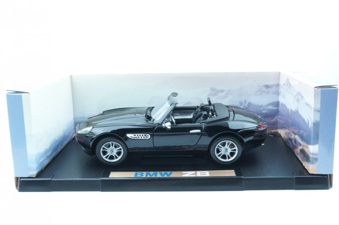 Motormax BMW Z8 E52 Cabrio Black 1:18 (1 of 5)