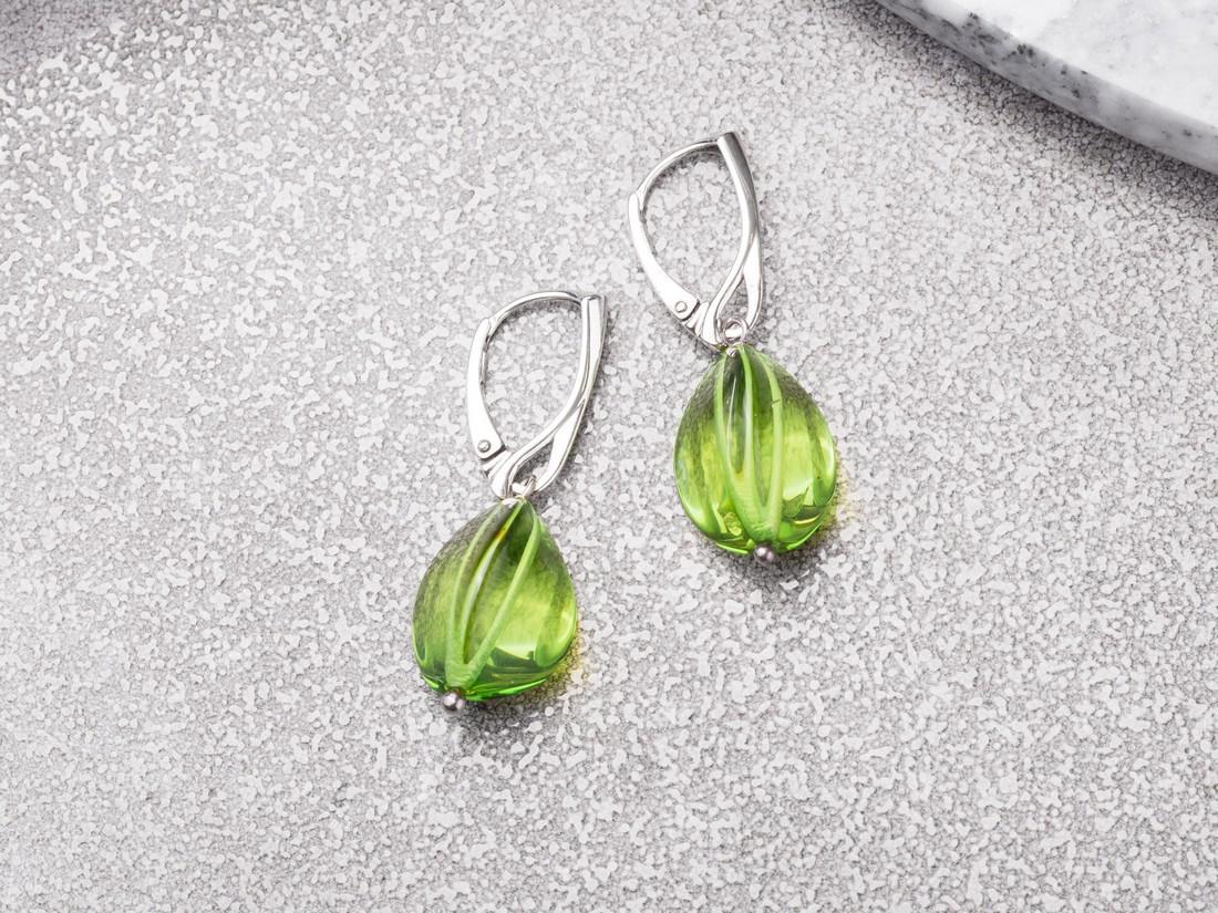Natural Green Amber Earrings, Handmade of Silver 925: Title: Natural Green Amber Earrings, Handmade of Silver 925 lever back closure & Thriangle Olive shape amber Materials: Caribbean green amber Weight in grams (added by Gintar?): 4.5 Additional Informa