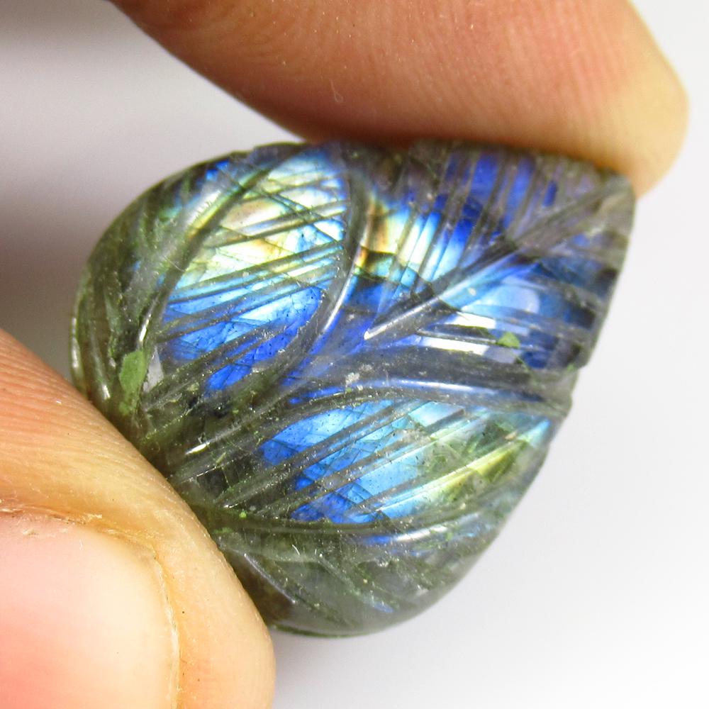 26.32 Ct Natural Labradorite Carving: No Reserve! Title: 26.32 Ct Natural Labradorite Carving Stone Clarity: Opaque Gemstone: Natural Labradorite Carat Weight: 26.32 Size/Dimensions: 26.00 x 20.00 x 7.30 mm Additional Information: Excelle